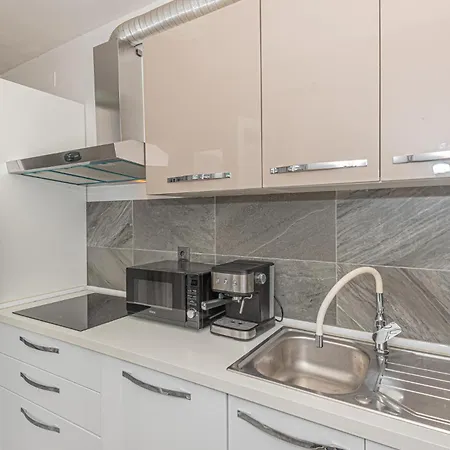 Apartamento Gorgeous In With Swimming Pool