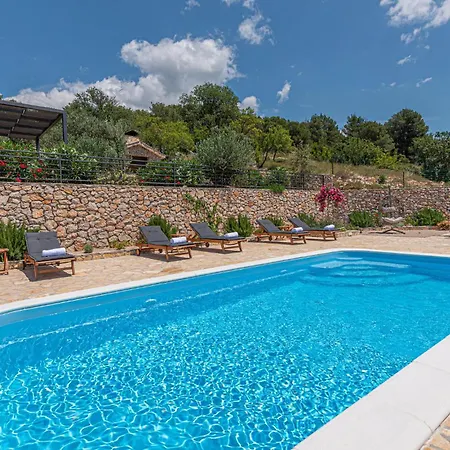 Gorgeous In With Swimming Pool