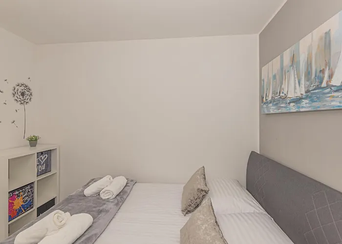 דירה Cozy In שיבניק